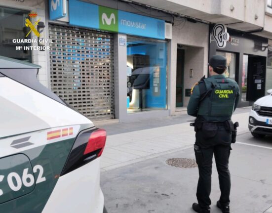 La Guardia Civil detiene en Sanxenxo a un exempleado de una tienda de telefonía por sustraer móviles valorados en 23.000 euros