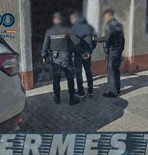 La Policía Nacional detiene a un varón que se ocultó en un domicilio tras apuñalar en repetidas ocasiones a su expareja