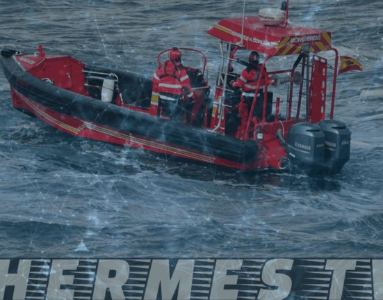 Los bomberos rescataron el cuerpo de un hombre que fue hallado en el mar en el puerto de A Coruña