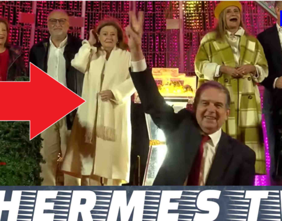 Caballero acusa a Rueda de antidemocrático por mezclar en los actos PP y Xunta mientras él sube a su mujer al palco oficial de la Navidad