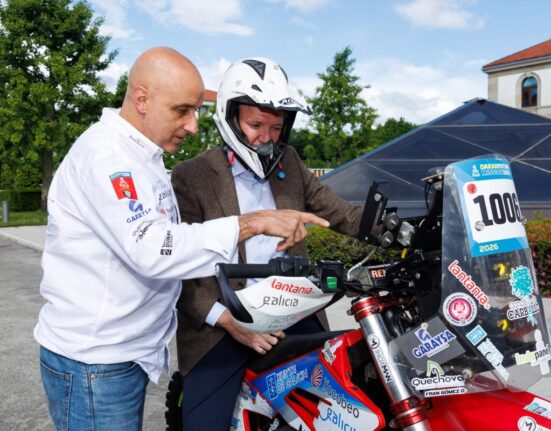 Rueda destaca el nivel de los deportes de motor en Galicia tras la victoria de Fran Gómez Pallas en el Dakar 2026