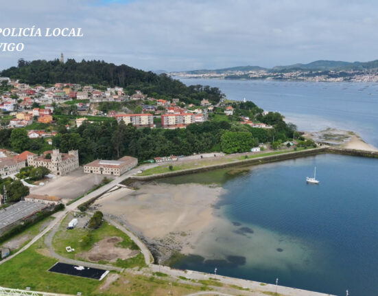 La Policía Local de Vigo intercepta a un furtivo con tres kilos de almejas en una zona vedada al marisqueo