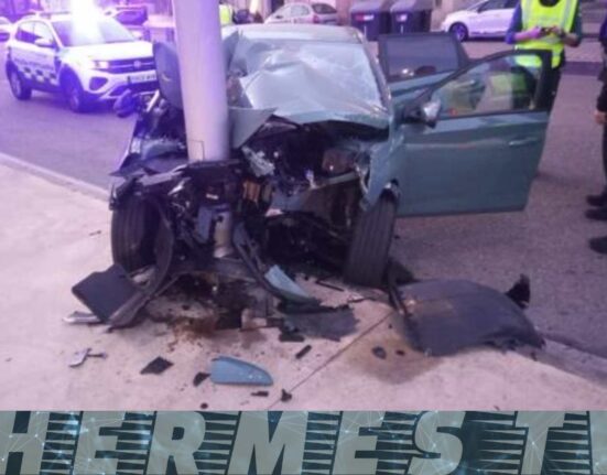 accidente de tráfico en Beiramar: un conductor resulta herido leve tras chocar contra una farola