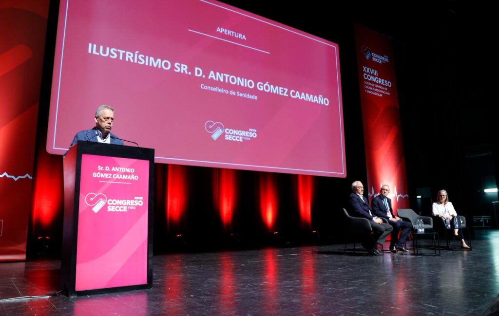 El conselleiro de Sanidade destaca el liderazgo del Hospital Público Álvaro Cunqueiro de Vigo en cirugía cardiovascular con la aplicación de técnicas pioneras y casi 670 intervenciones al año