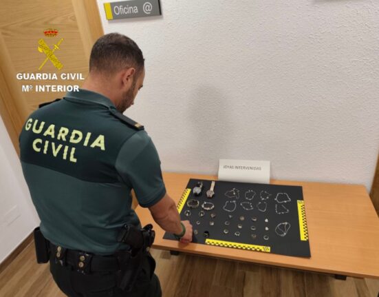 La Guardia Civil de Baiona ha detenido a dos extranjeros como presuntos autores de 2 hurtos en joyerías