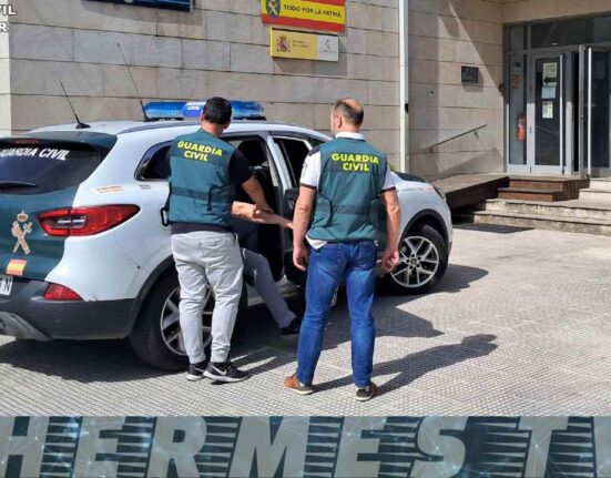 La guardia civil detiene al autor de las pintadas de la Iglesia de Cambados