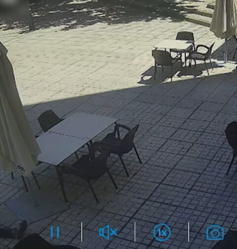 La Guardia Civil ha detenido a un hombre de 30 años por un delito de lesiones graves en el ámbito familiar (violencia doméstica) tras propinar un puñetazo a su padre, de 70 años, en la terraza de un bar en Mora (Toledo)