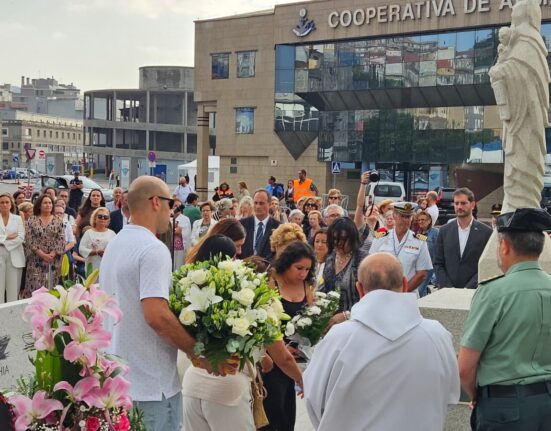 Marta Villaverde y María Allegue participan en el Día del Carmen en el puerto de Vigo