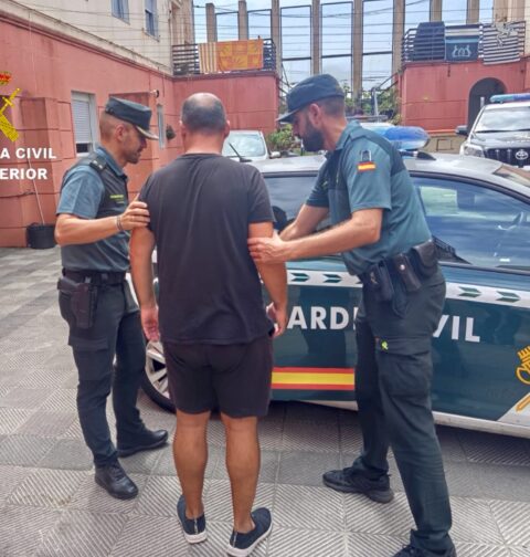 La Guardia Civil detiene en Cangas a un hombre como presunto autor de cuatro robos con violencia e intimidación cometidos sobre víctimas vulnerables