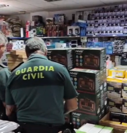 La Guardia Civil retira del mercado en Soutomaior más de 1100 productos inseguros valorados en 24.000 euros