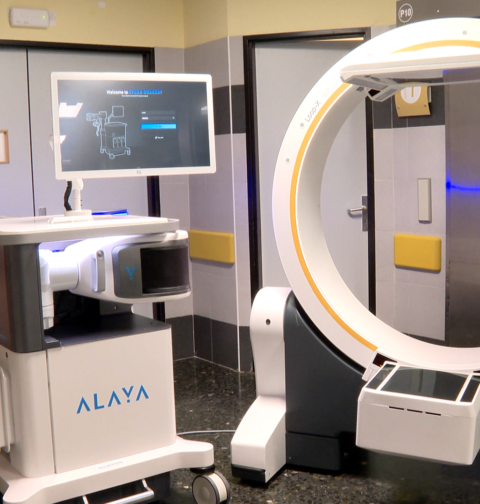 La Xunta destaca la incorporación al Sergas del primer robot con navegación cinemática que realizará en Santiago cirugía de columna de alta complejidad