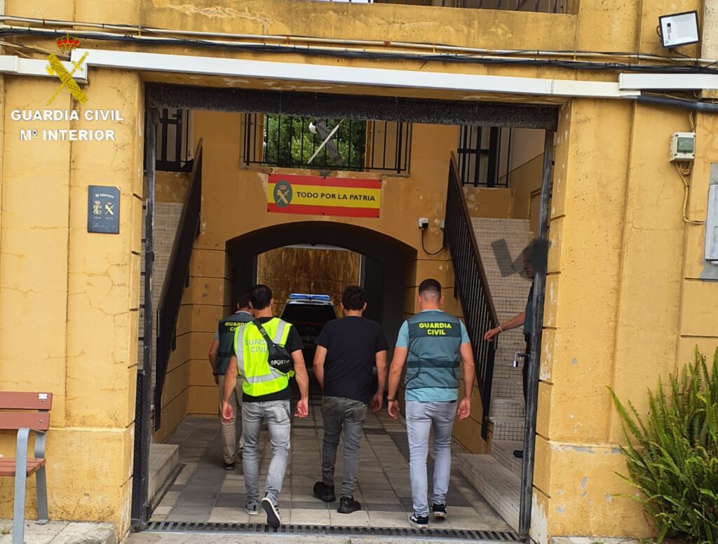 La Guardia Civil detiene a un vecino de Sanxenxo por la comisión de numerosos incendios forestales