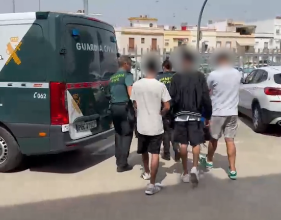 Detenidas tres personas por ocho robos de teléfonos móviles valorados en más de 29.000 euros en tiendas de Sevilla y Córdoba
