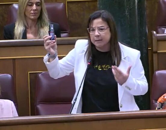 Armengol expulsa del Congreso a la diputada del PP Ana Vázquez por mostrar un spray pimienta