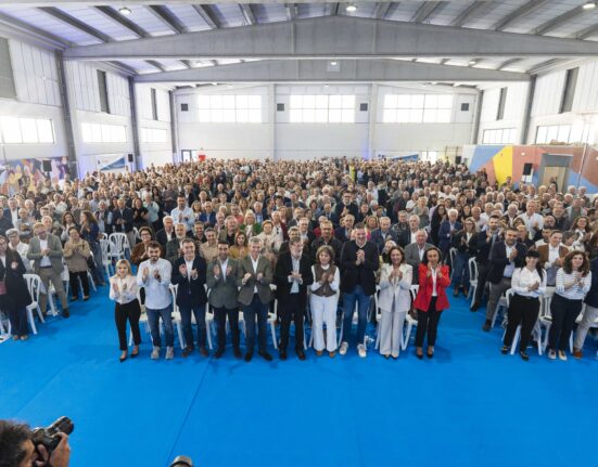 Alfonso Rueda reivindica que la “buena política” comienza “en el local” y aplaude el legado de los exalcaldes y exconcejales del PPdeG