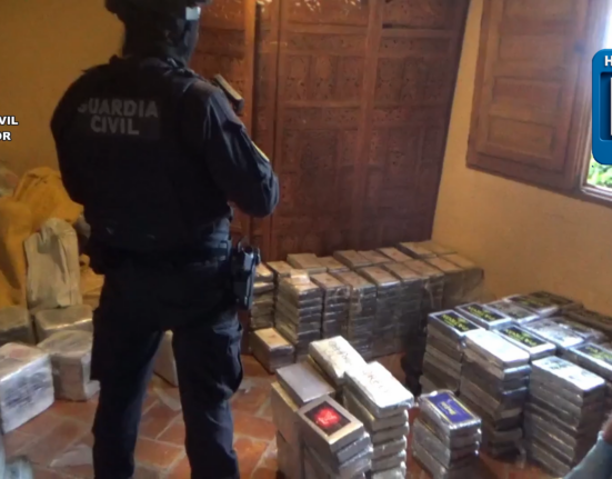La Guardia Civil incauta casi tres toneladas de cocaína y cuatro fusiles de asalto ocultos en una casa rural en Guadalajara